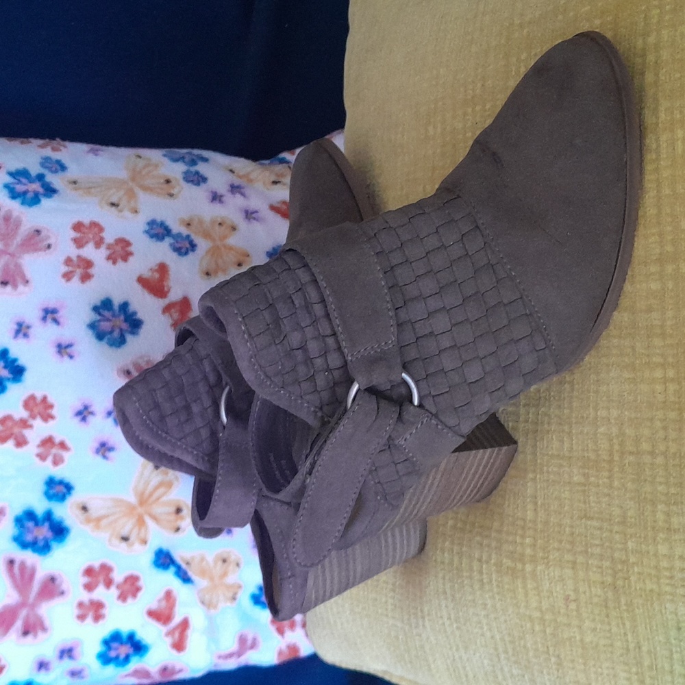 Dark Beighe Wedge Shoes